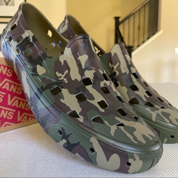 Vans Trek Slip-On CAMO US Men's 12 Waterproof